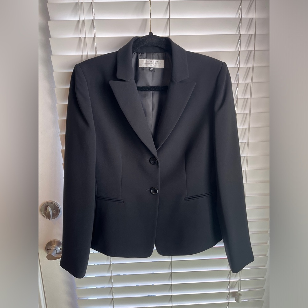 NWOT Tahari x Arthur S. Levine women’s blazer and skirt suit set